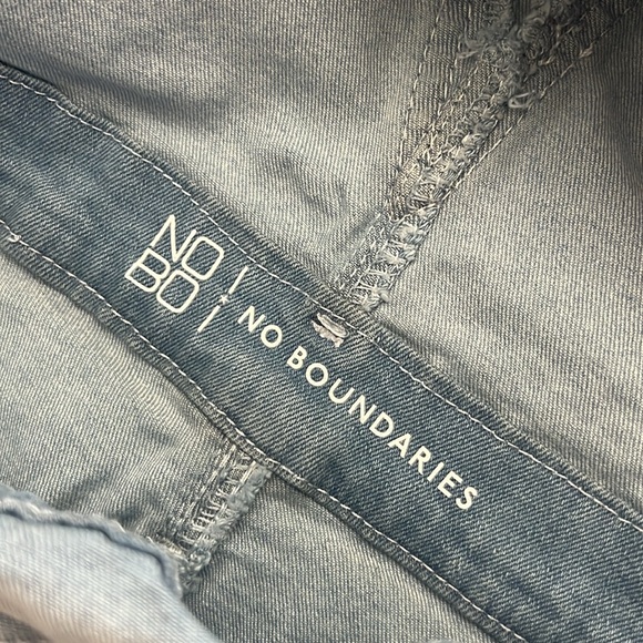 NO BOUNDARIES Juniors Embroidered Denim Shorts Overalls - Picture 7 of 9
